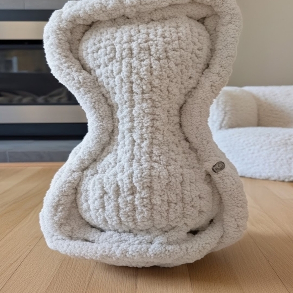 Bone Haven Pet Bed – Handmade Soft Bone-Shaped BedMade to Order